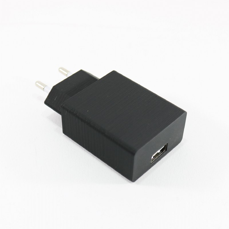 Mriya Voice Recorder in functional 5V/2A Travel Adapter