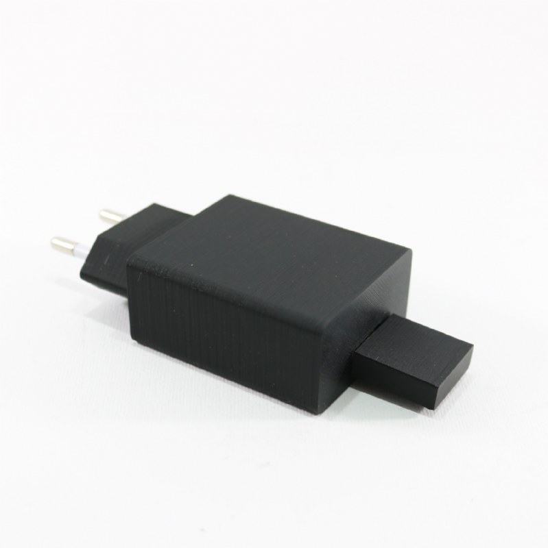 Mriya Voice Recorder in functional 5V/2A Travel Adapter