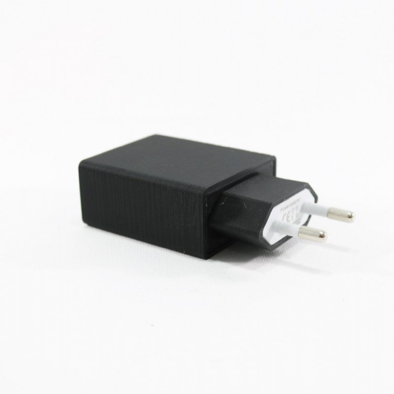 Mriya Voice Recorder in functional 5V/2A Travel Adapter