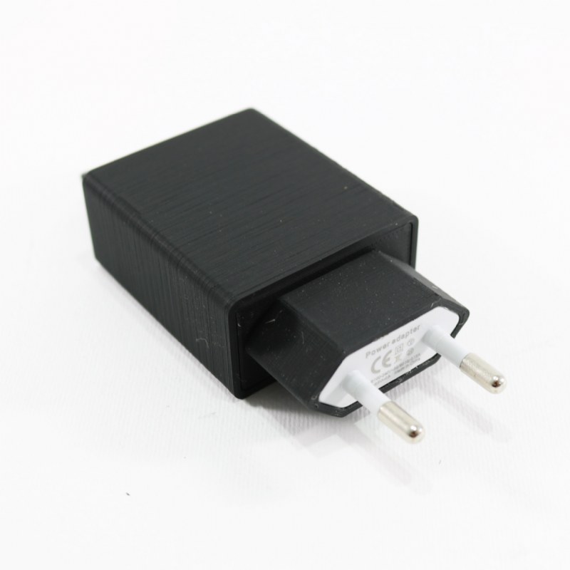 Mriya Voice Recorder in functional 5V/2A Travel Adapter